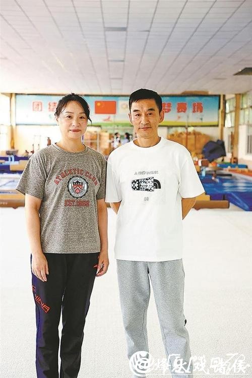 一对“夫妻档”教练的坚守 一对“夫妻档”教练的坚守